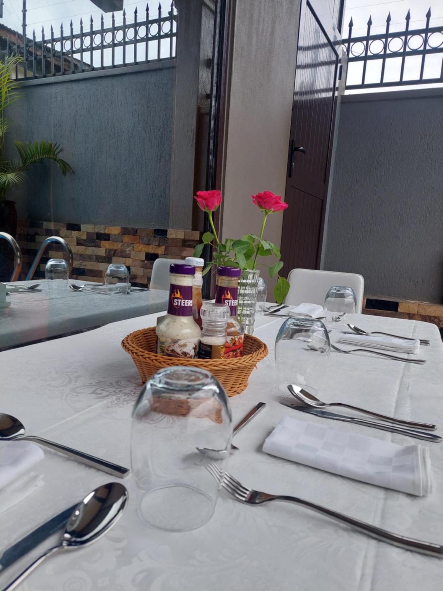 Entebbe Stay Apart-Hotel ภายนอก รูปภาพ
