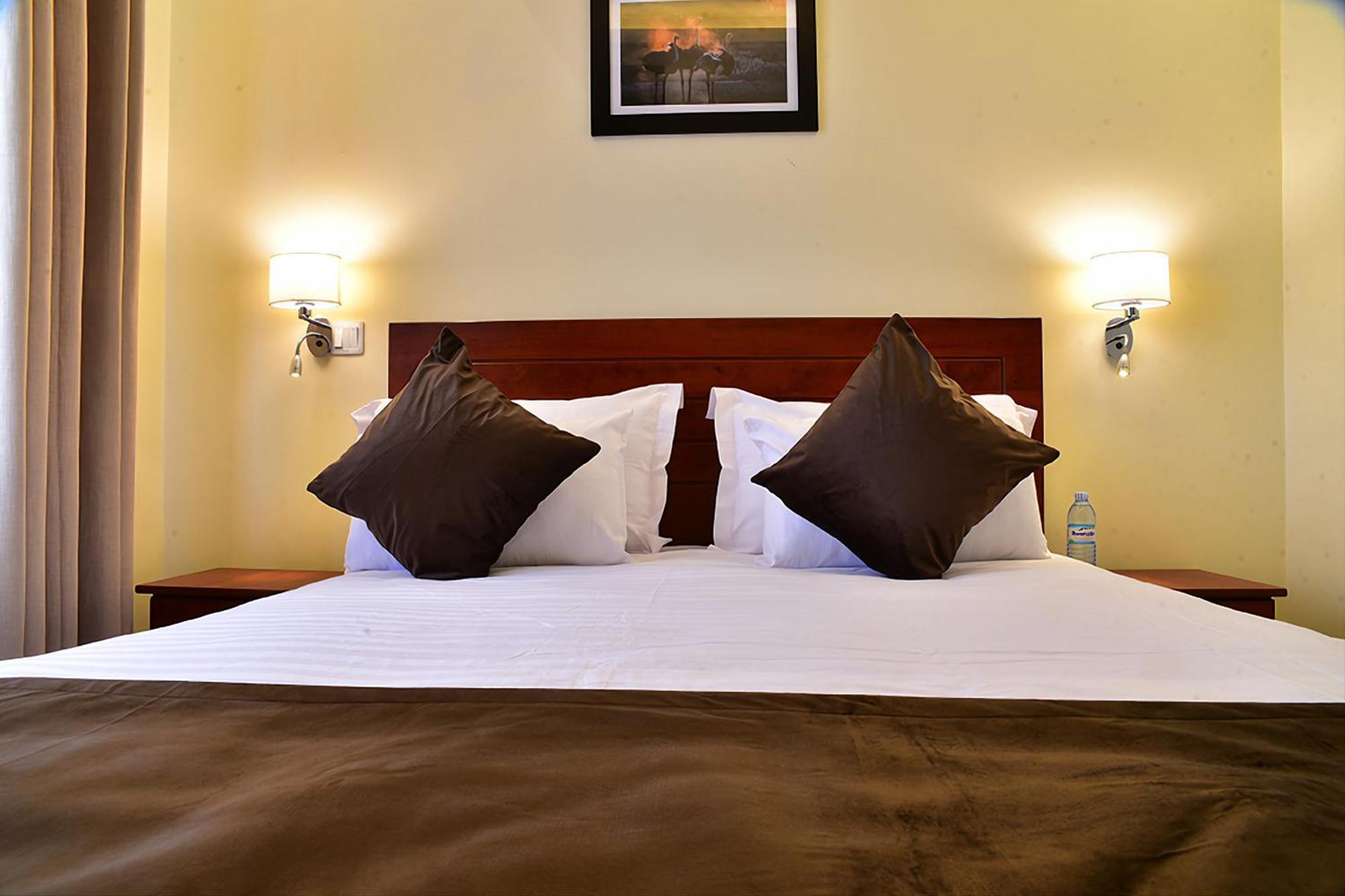 Entebbe Stay Apart-Hotel ภายนอก รูปภาพ