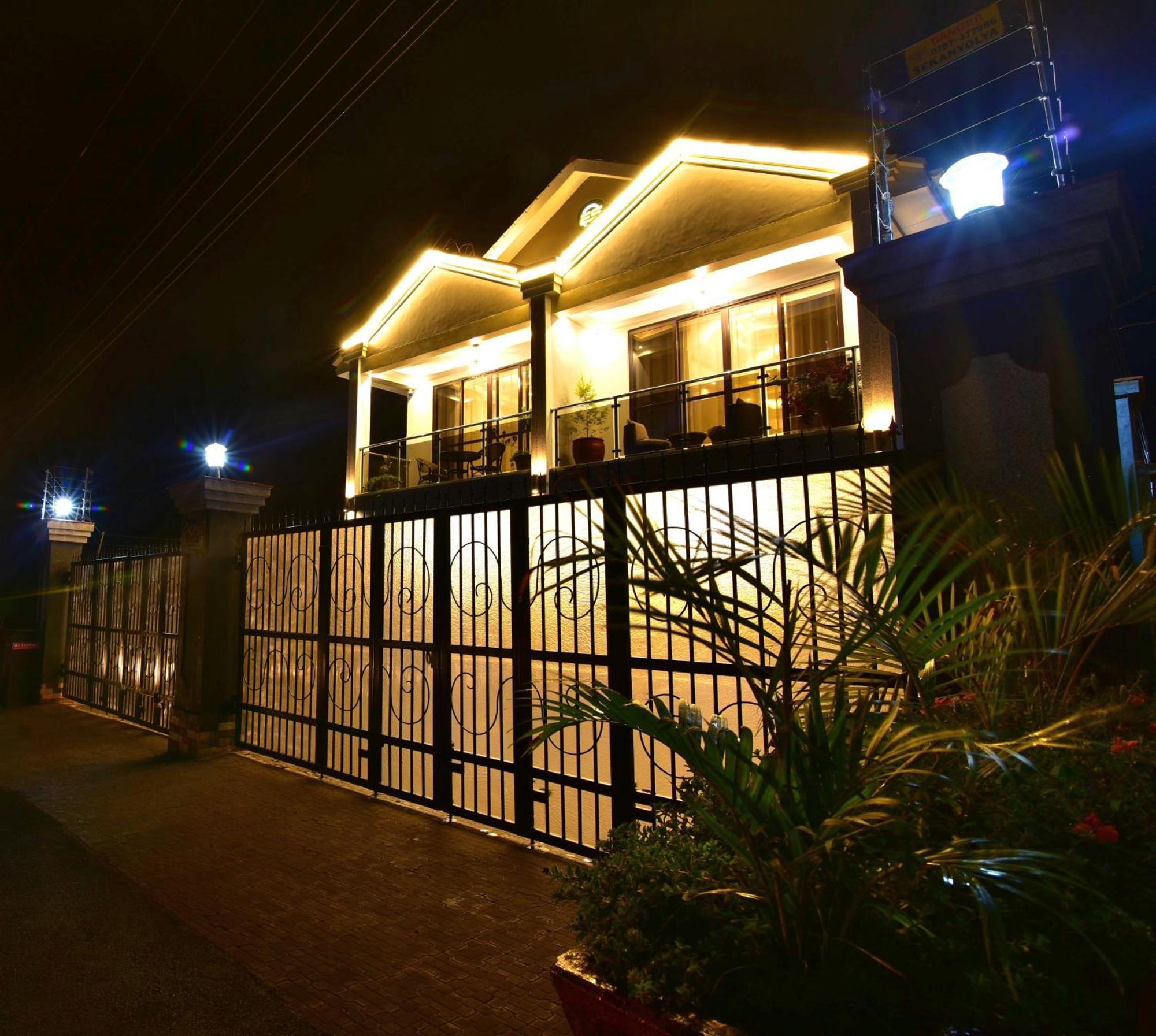 Entebbe Stay Apart-Hotel ภายนอก รูปภาพ